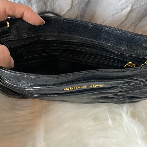 Micheal Kors small purse. Black and great condition - Picture 2 of 5